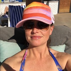 Meet your Posher, Laurie